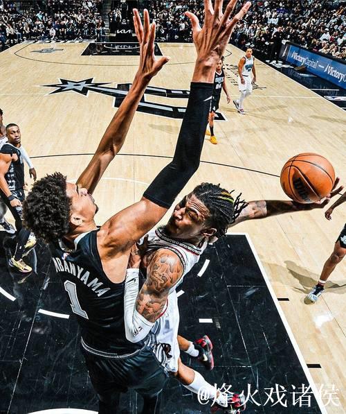 莫兰特上半场表现:投篮命中率50%,罚球全中,贡献7分、2篮板、2助攻、1抢断、1盖帽 莫兰特上半场表现:投篮命中率50%,罚球全中,贡献7分、2篮板、2助攻、1抢断、1盖帽