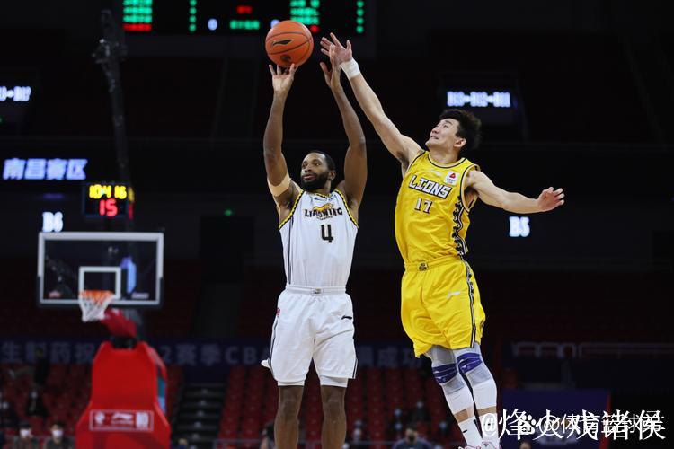 弗格32分辽宁终结上海16连胜 江苏不敌新疆