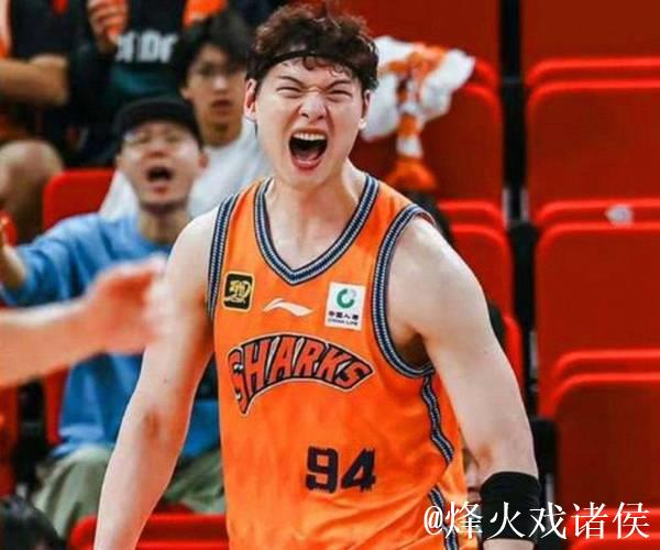 CBA俱乐部杯：王哲林17+7 上海大胜四川